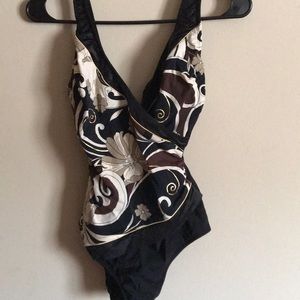 Flower and swirl One piece